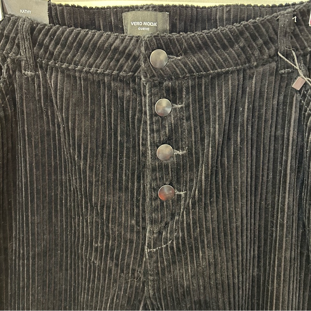 Vero Moda Curve Wide Leg Pants Sz.18  Black Wide Wale Corduroy Snaps Pockets NWT - Picture 8 of 15